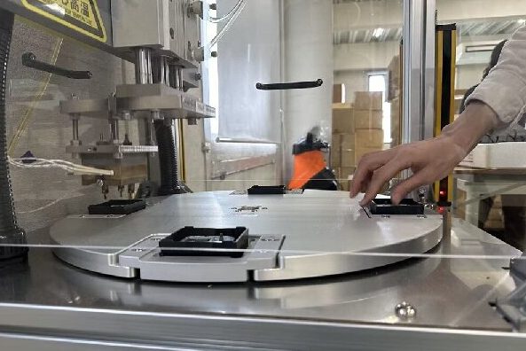 設計改良·専用機開発：効率５倍・コスト６０％削減